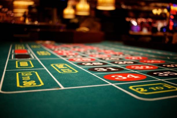 Ceme Online betting interface showing antes, bets, and hand rankings